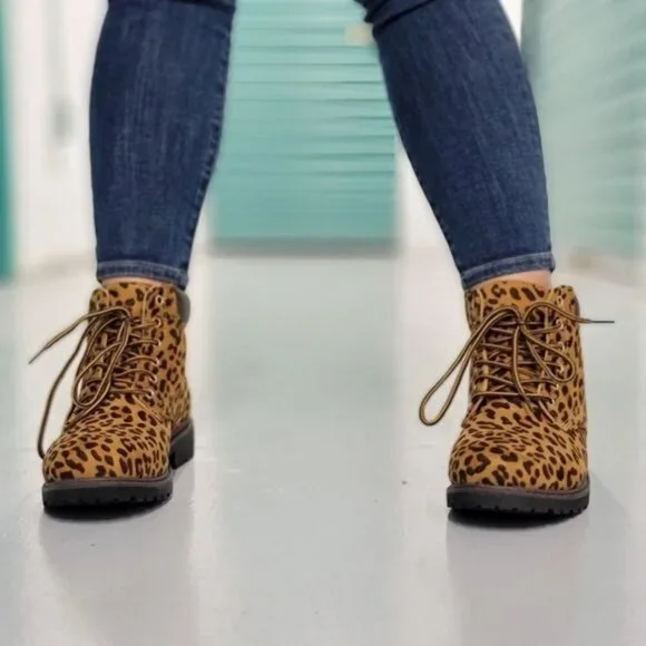 Women's Leopard Combat Lace-up Ankle Boots Low Heel - Picture 2 of 5